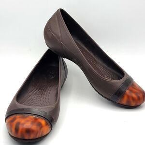 CROCS Brown Tortoise Cap‎ Toe Ballet Flats Shoes Women’s Size 7. #1501